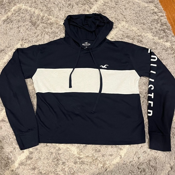 Teens - Hollister Top -MINT condition! Worn 1x Perfect for teens in school:) - Picture 3 of 10